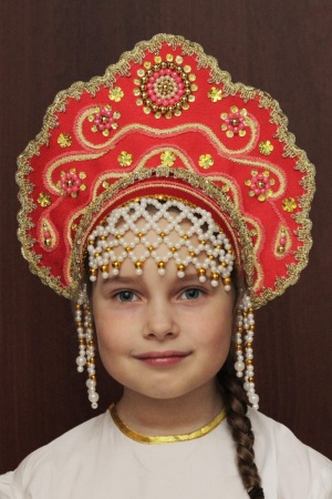 Кокошник Лариса красный с золотом - интернет-магазин карнавальных костюмов ВМАСКАХ.РФ