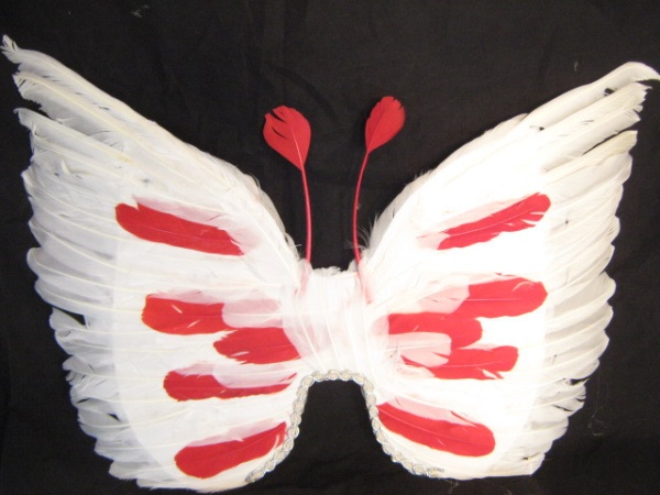 Крылья перьевые белые с красными пятнами - интернет-магазин карнавальных костюмов ВМАСКАХ.РФ
