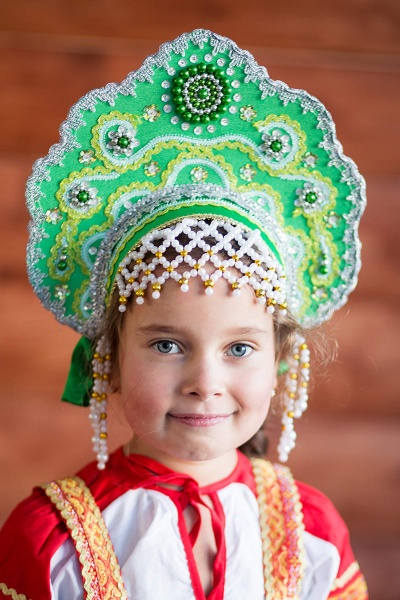 Кокошник "Лариса" зеленый с серебром - интернет-магазин карнавальных костюмов ВМАСКАХ.РФ
