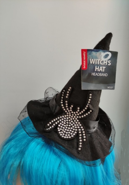 Шляпка Ведьмы с пауком на ободке - интернет-магазин карнавальных костюмов ВМАСКАХ.РФ