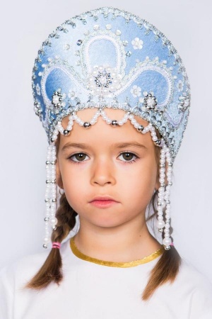 Кокошник "Алина" голубой с серебром - интернет-магазин карнавальных костюмов ВМАСКАХ.РФ