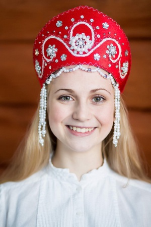 Кокошник Алина красный с серебром - интернет-магазин карнавальных костюмов ВМАСКАХ.РФ