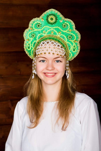 Кокошник "Лариса" зеленый с золотом - интернет-магазин карнавальных костюмов ВМАСКАХ.РФ