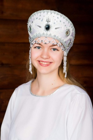 Кокошник Виктория белый с серебром - интернет-магазин карнавальных костюмов ВМАСКАХ.РФ