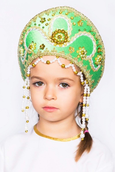 Кокошник Алина зеленый с золотом - интернет-магазин карнавальных костюмов ВМАСКАХ.РФ
